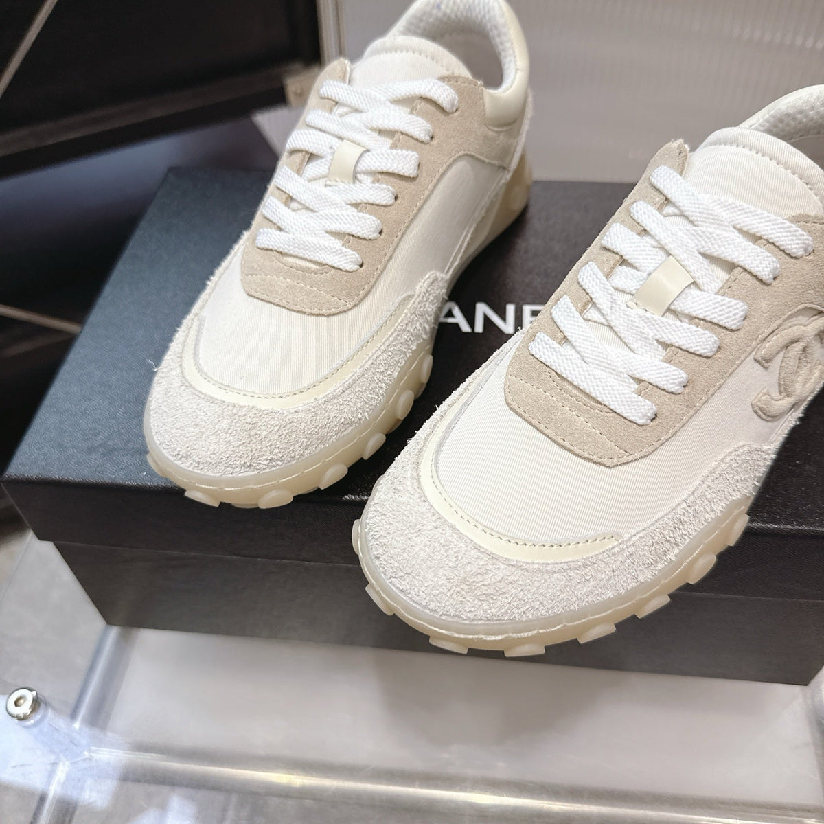 CHANEL 26S LOW TOP SNEAKERS IN BEIGE SUEDE AND WHITE FABRIC WITH RUBBER SOLE